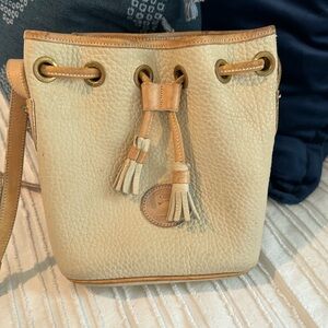 Vintage Dooney & Burke. Tan bucket style.